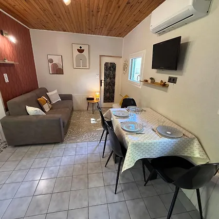 Maison De Bord De Proche Royan Holiday home *
